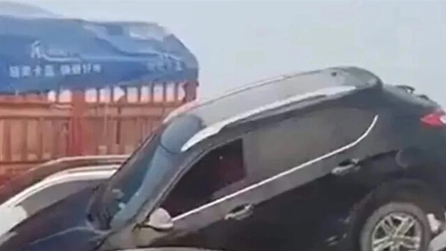 Πολύνεκρο τροχαίο στην Κίνα - Τουλάχιστον 19 άνθρωποι σκοτώθηκαν όταν φορτηγό έπεσε πάνω σε πομπή κηδείας